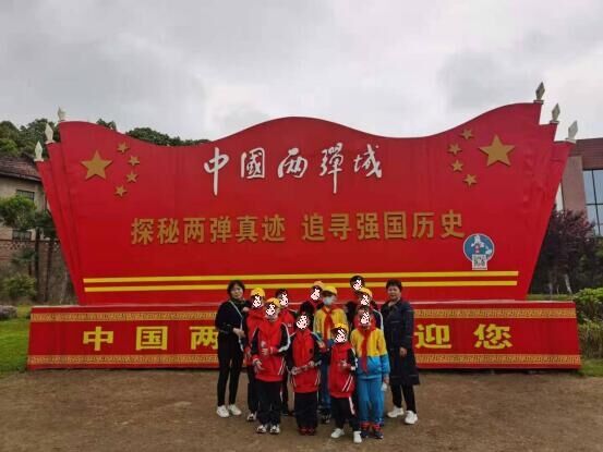 组织儿童到红色教育基地参观研学